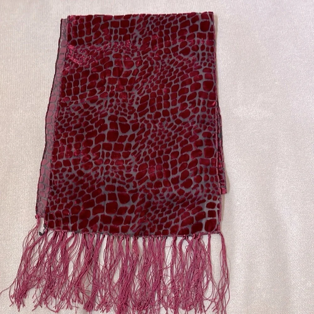 Scarf in burgundy - Picture 1 of 3